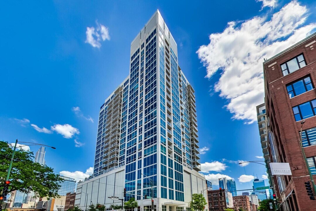 757 N Orleans St in Chicago, IL - Building Photo