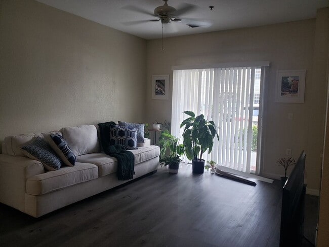 8102 Lillies Way in Orlando, FL - Building Photo - Building Photo