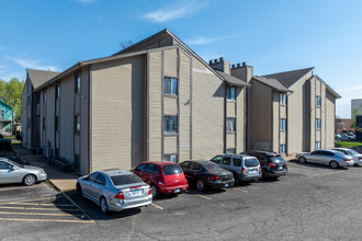 Harrison Street Apartments in Topeka, KS - Building Photo - Building Photo