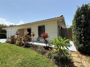 1721 NE 48th Ct in Oakland Park, FL - Building Photo - Building Photo