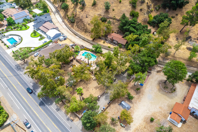 9520 La Tuna Canyon Rd in Sun Valley, CA - Building Photo - Building Photo