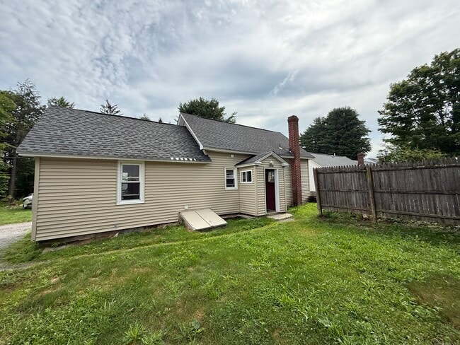 161 Lake St in Winchester, CT - Building Photo - Building Photo