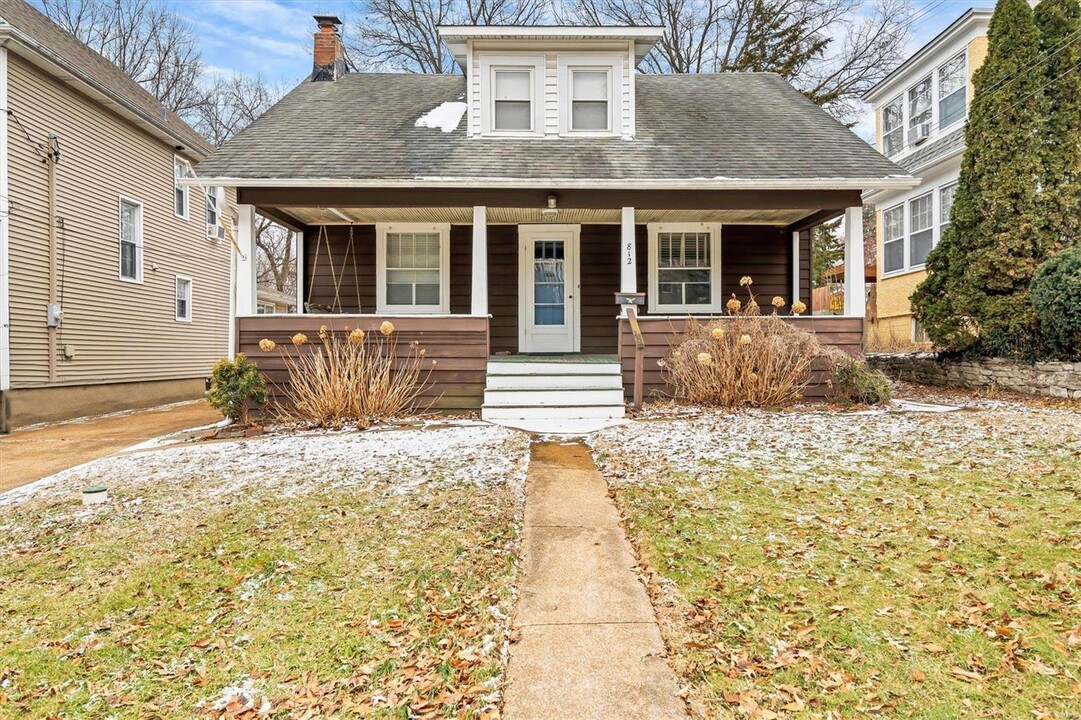 812 Tuxedo Blvd in Webster Groves, MO - Foto de edificio
