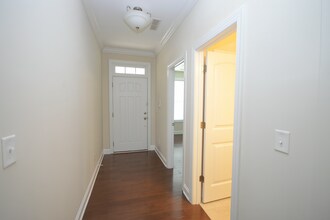 542 Finnbar Dr in Cary, NC - Foto de edificio - Building Photo