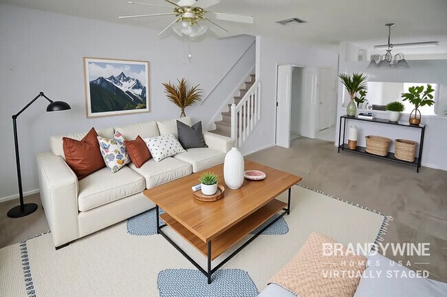 2462 Lake Woodberry Cir in Brandon, FL - Building Photo - Building Photo