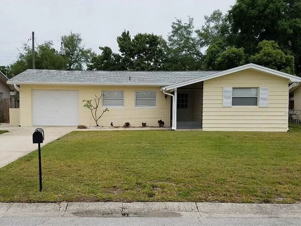 12551 79th Ave in Seminole, FL - Building Photo