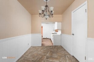 1913 S M St in Bakersfield, CA - Building Photo