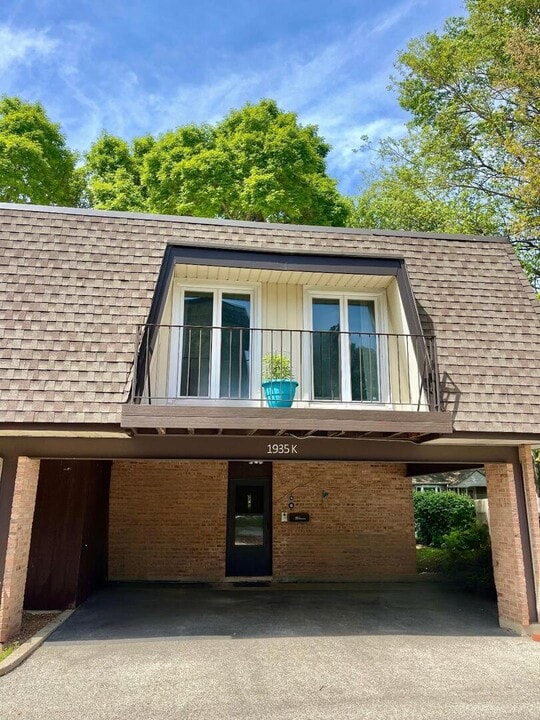 1935 Tanglewood Dr in Glenview, IL - Building Photo