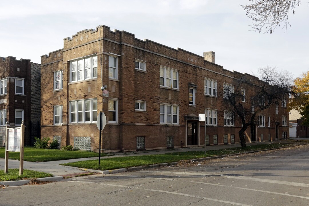 5301-5315 W Hirsch St in Chicago, IL - Building Photo