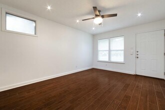 205 Chippendale Ave in Austin, TX - Building Photo - Building Photo