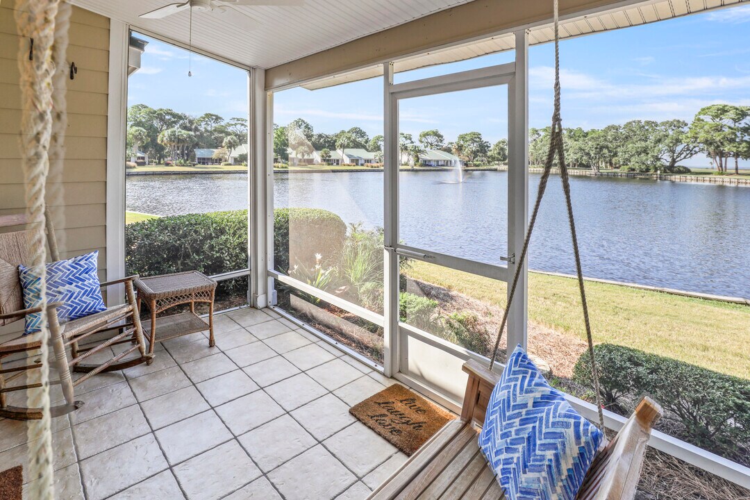 623 Bayou Dr in Miramar Beach, FL - Building Photo