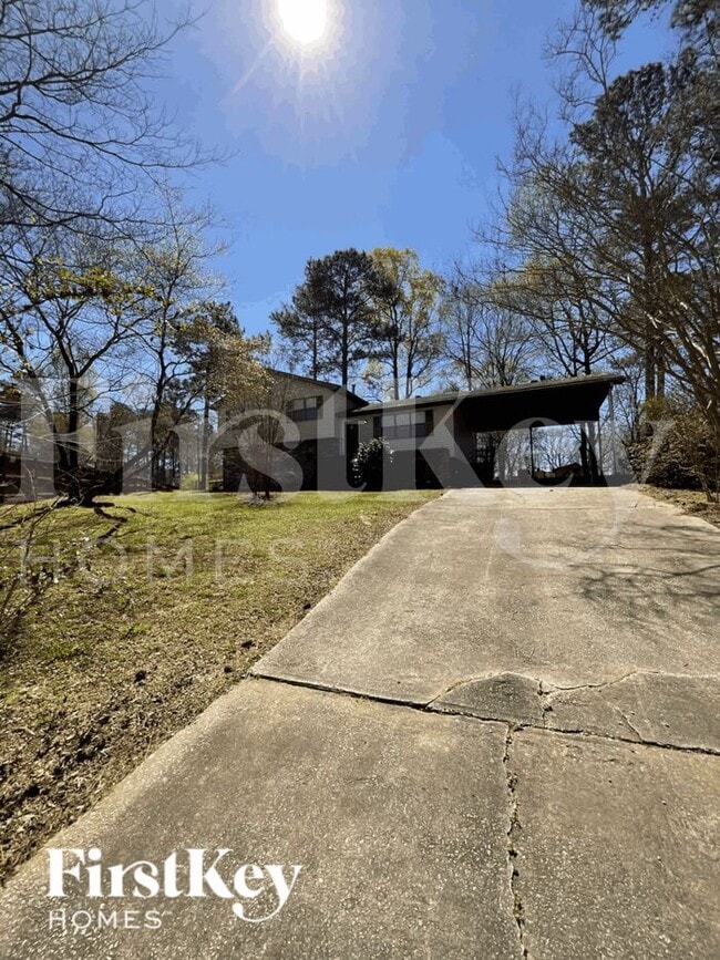 property at 2225 Omaha Ct