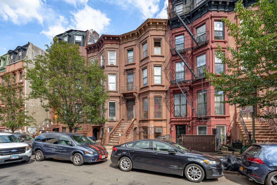 11 Spencer Pl in Brooklyn, NY - Building Photo