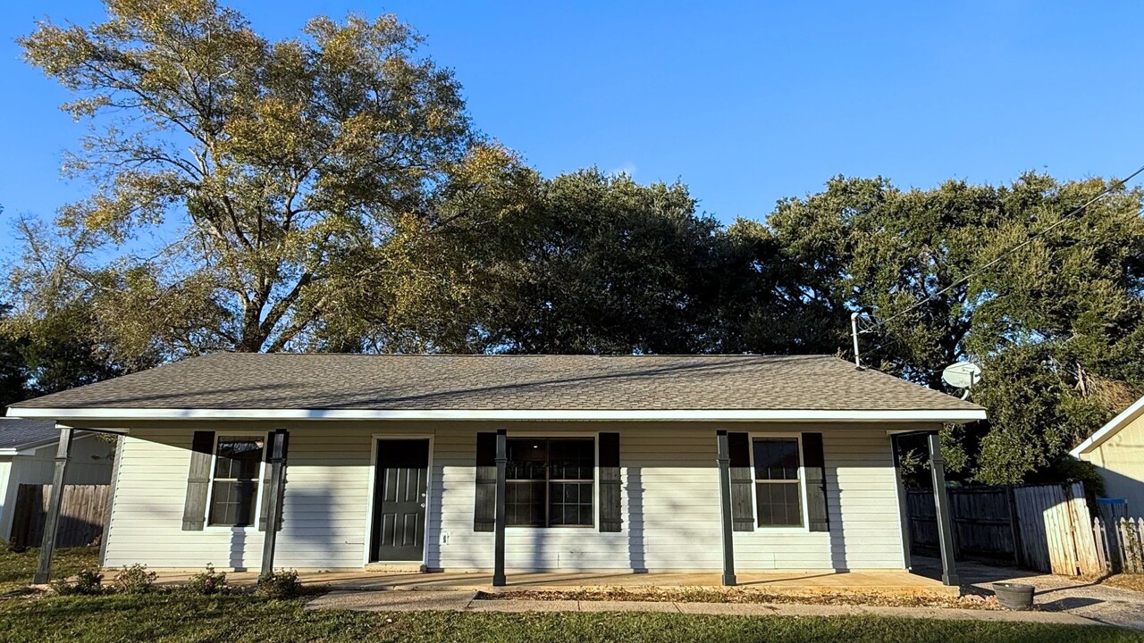 21158 Meadowbrook Dr in Fairhope, AL - Building Photo