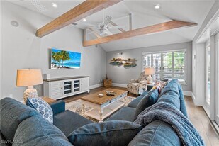 1320 Marlin Dr in Naples, FL - Building Photo