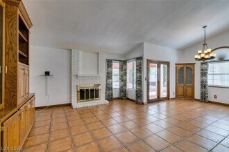 2708 Eagle Springs Ct in Las Vegas, NV - Building Photo - Building Photo