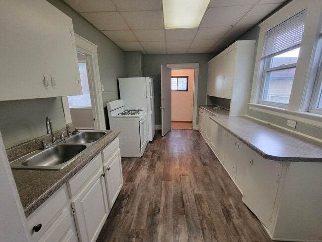 property at 423 N 13th Ave E