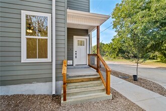 588 S Willow Ave in Fayetteville, AR - Building Photo - Building Photo