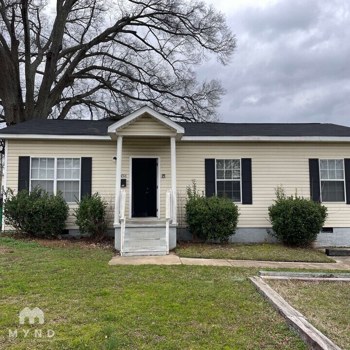 4316 Hovis Rd in Charlotte, NC - Building Photo