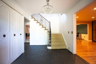 4015 Pinehurst Dr in West Bloomfield, MI - Foto de edificio - Building Photo