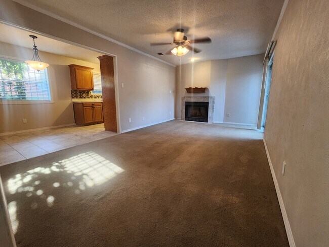 2425 Kristen Dr in Dallas, TX - Building Photo - Building Photo