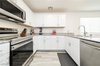 2849 Desert Mosaic Ln in Las Vegas, NV - Building Photo - Building Photo