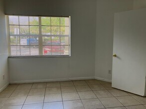 800 Cypress Park Way in Deerfield Beach, FL - Building Photo - Building Photo