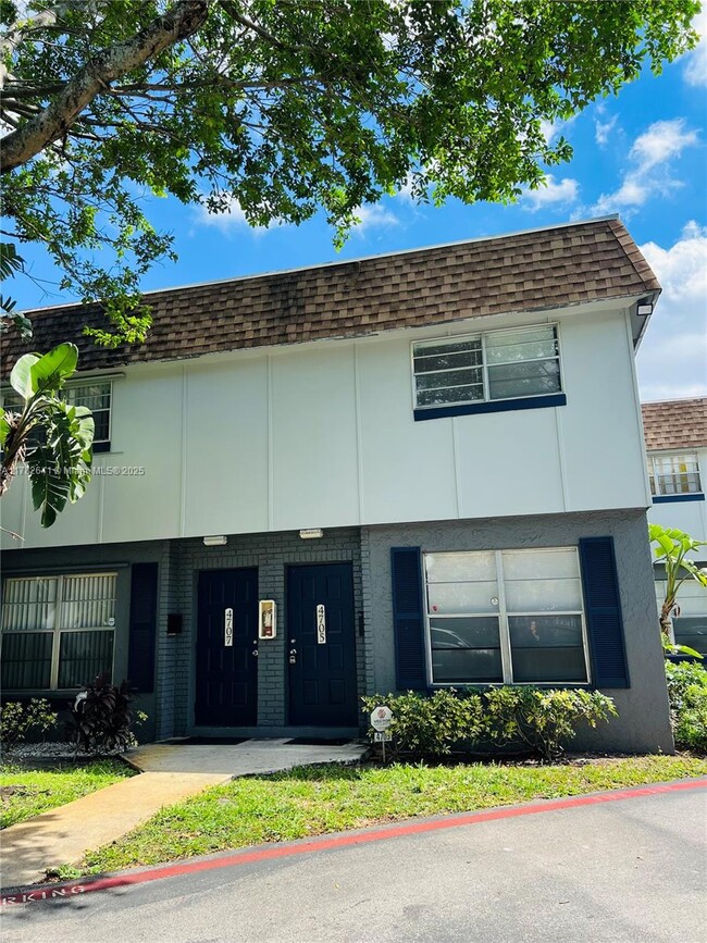 4705 NW 9th Dr in Plantation, FL - Building Photo - Building Photo