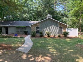 1050 Mathews Ct SE in Smyrna, GA - Building Photo