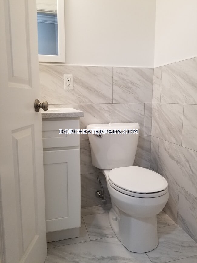 273 Hancock St, Unit #3 in Boston, MA - Building Photo - Building Photo