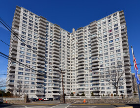 Mediterranean Towers South in Fort Lee, NJ - Building Photo - Building Photo