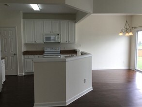 4496 Fairport Ct in High Point, NC - Foto de edificio - Building Photo