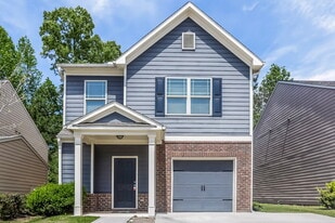 250 Stillwood Dr in Newnan, GA - Building Photo