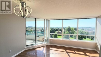 550 Webb Dr in Mississauga, ON - Building Photo - Building Photo