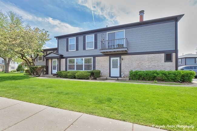 property at 1402 Inverrary Ln