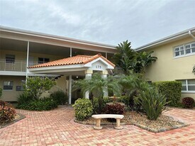 175 55th Ave in St Pete Beach, FL - Building Photo