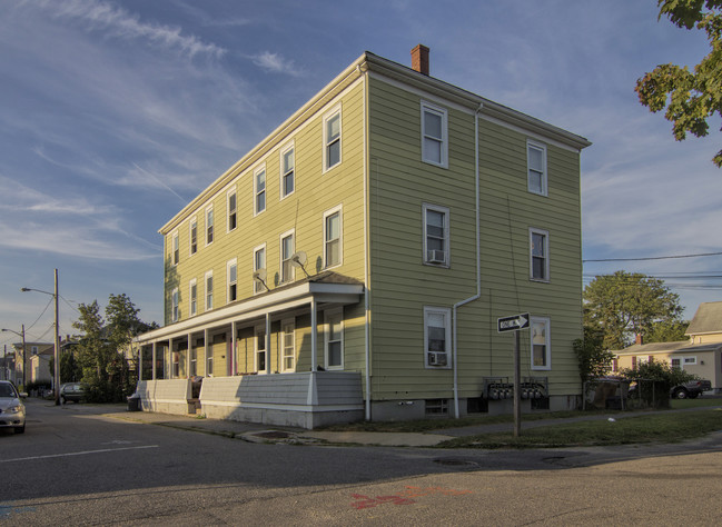 43 Prospect St in Bristol, RI - Foto de edificio - Building Photo