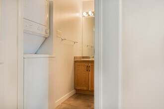 2305-35A 35A Ave NW in Edmonton, AB - Building Photo - Building Photo