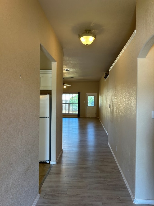 6911 Pinecrest Ave in Odessa, TX - Foto de edificio - Building Photo