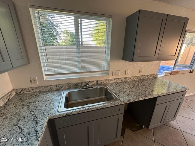 9988 W Devonshire Ave in Phoenix, AZ - Building Photo - Building Photo