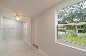 425 NW 14th Way in Fort Lauderdale, FL - Building Photo - Building Photo