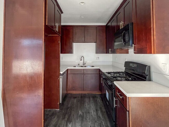 Chadron Twins in Gardena, CA - Building Photo - Building Photo