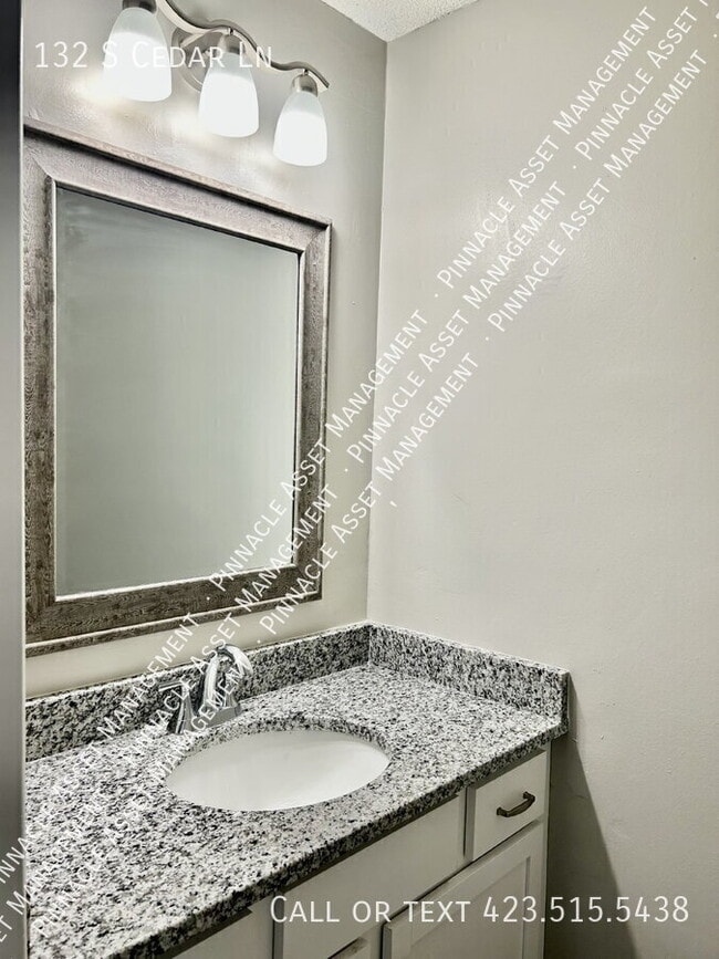 132 S Cedar Ln in Fort Oglethorpe, GA - Building Photo - Building Photo