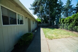 507-509 SE 5th Ave in Canby, OR - Building Photo - Building Photo