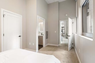 205 W 4th St in Cincinnati, OH - Building Photo - Building Photo