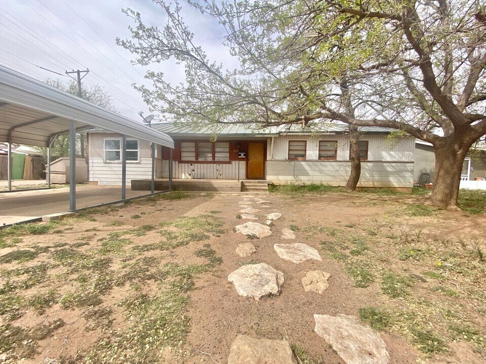 806 58th St in Lubbock, TX - Building Photo