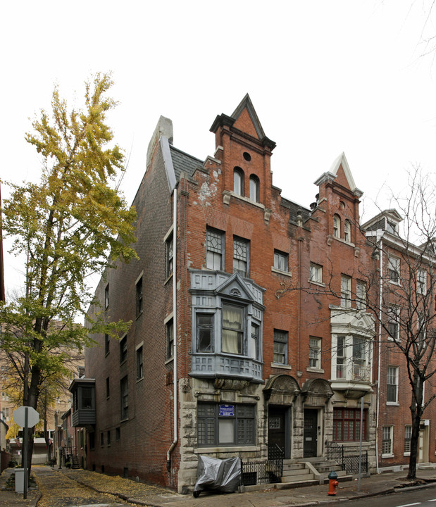 1019 Spruce St in Philadelphia, PA - Building Photo