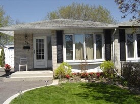 31 Greenwood Cres in Brampton, ON - Building Photo
