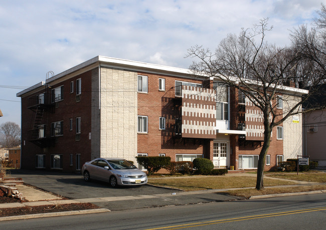 Amsterdam Gardens in Roselle, NJ - Building Photo - Building Photo