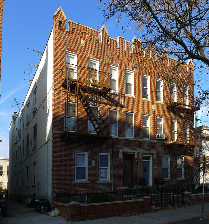 1564 W 10th St in Brooklyn, NY - Building Photo